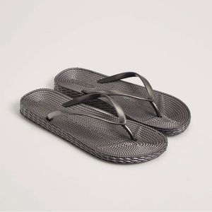 OYSHO Silver Textured beach sandals